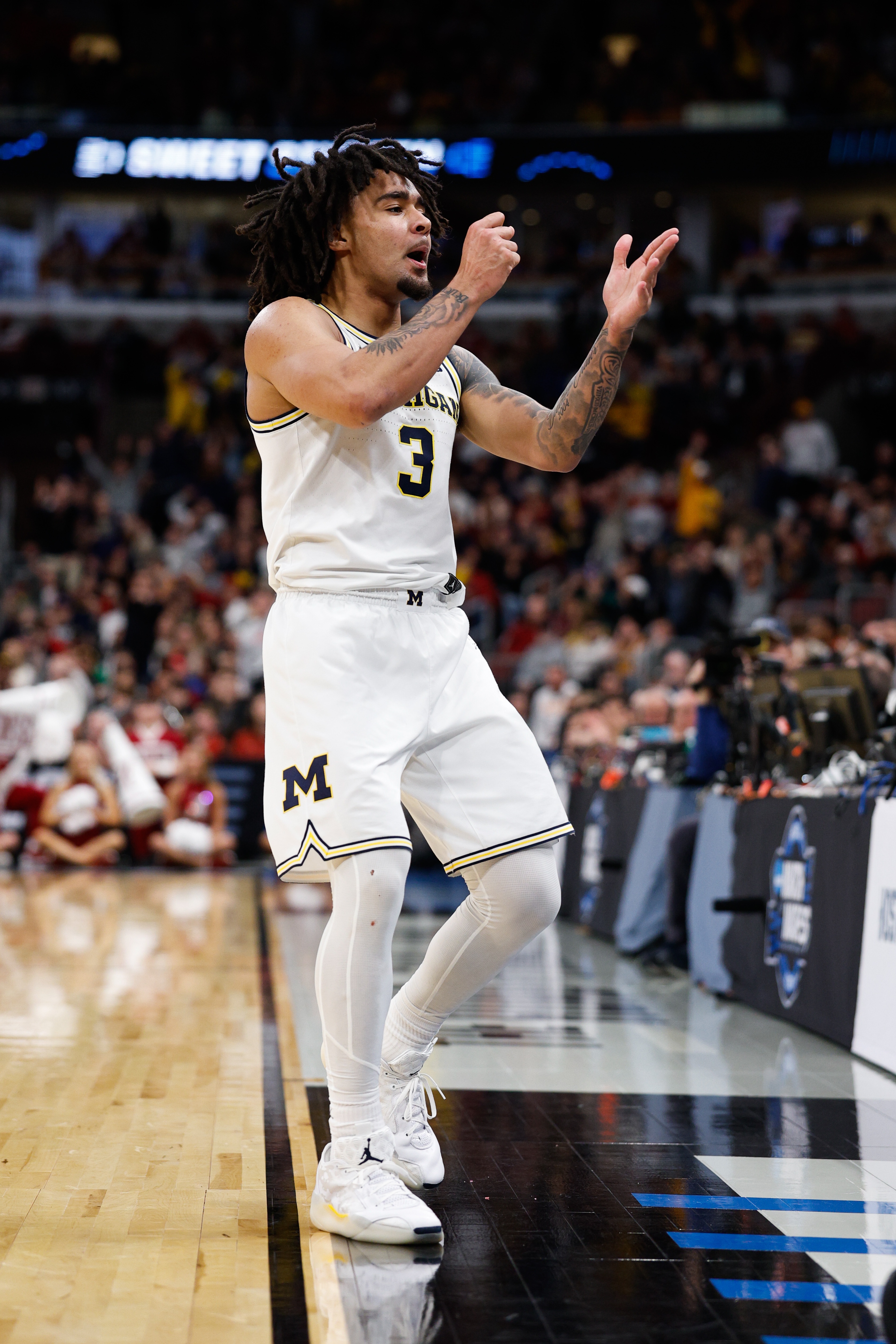 星空体育官方入口-可圈可点！卡多11中5砍全场最高19分 罚球9中8