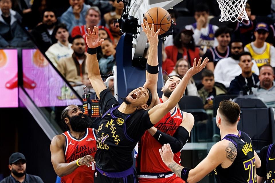 只是能力有限而已！湖人替补中锋好歹在比赛态度方面值得肯定？